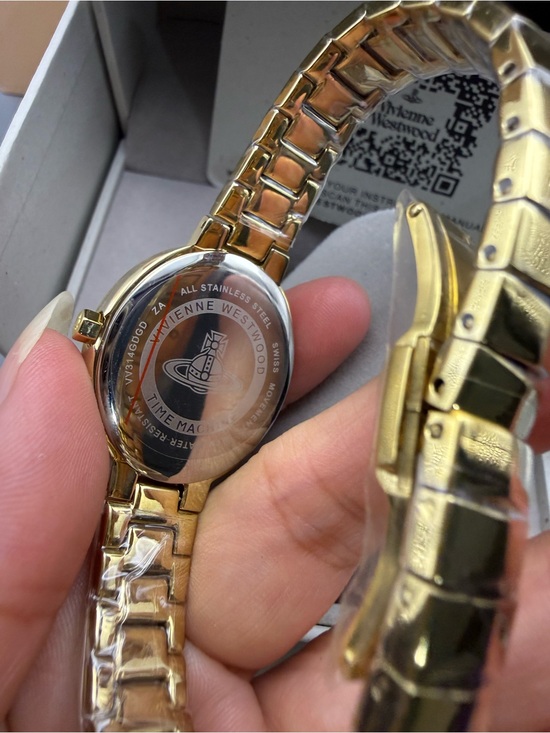 Vivienne Westwood Gold-Tone Oval Link Bracelet Watch main image 9